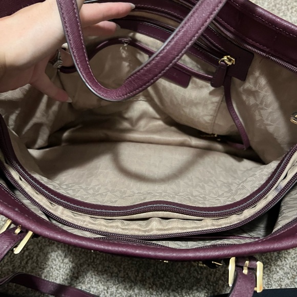 Micheal Kors Bag and Wristlet Set - Picture 7 of 13